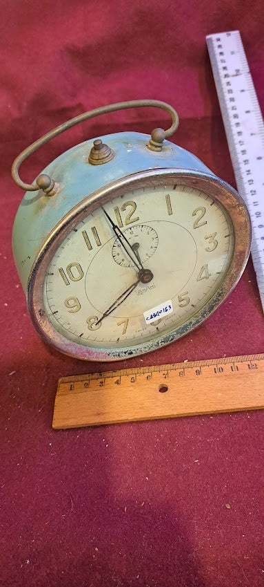 Old mechanical desk clock [CLK10163]