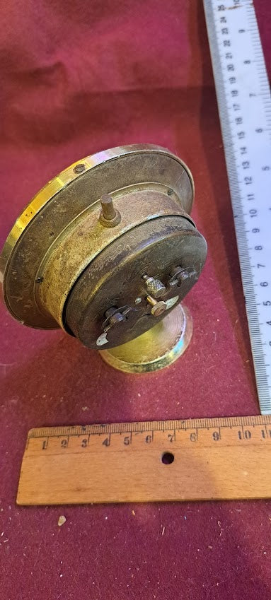 Old mechanical desk clock [CLK10161]