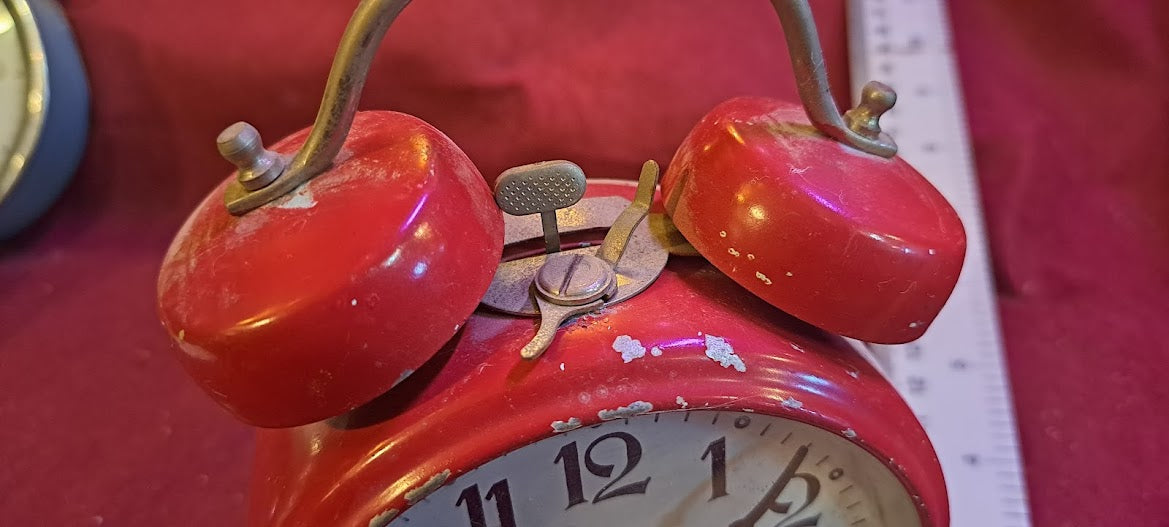 Old mechanical desk clock [CLK10159]