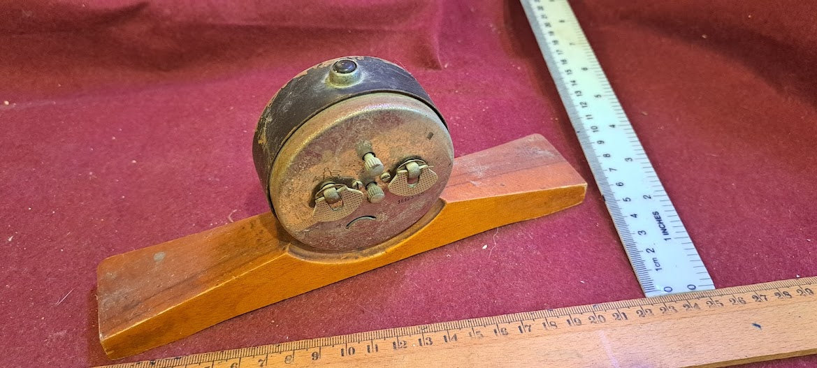 Old mechanical desk clock [CLK10166]