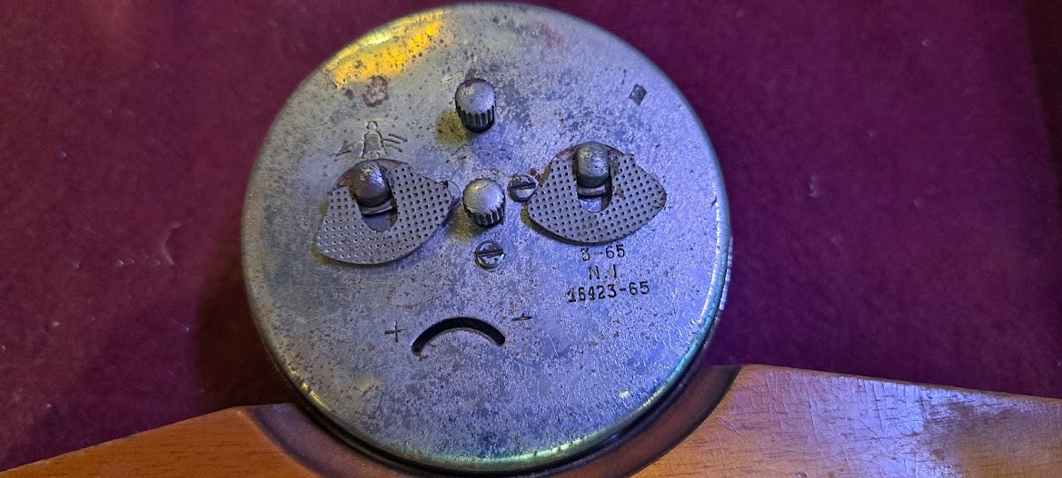 Old mechanical desk clock [CLK10166]