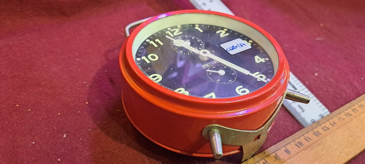 Old mechanical desk clock [CLK10164]