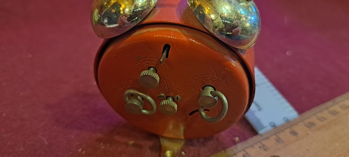 Old mechanical desk clock [CLK10175]