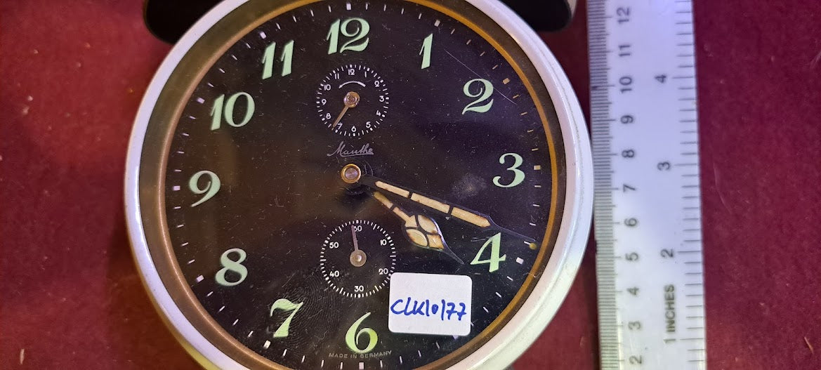 Old mechanical desk clock [CLK10177]