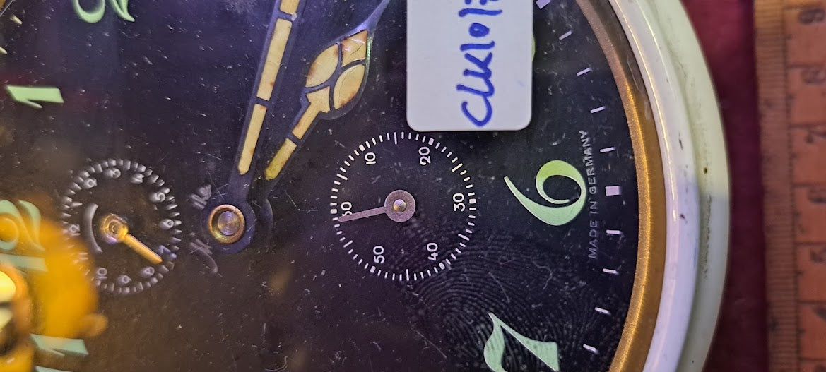 Old mechanical desk clock [CLK10177]