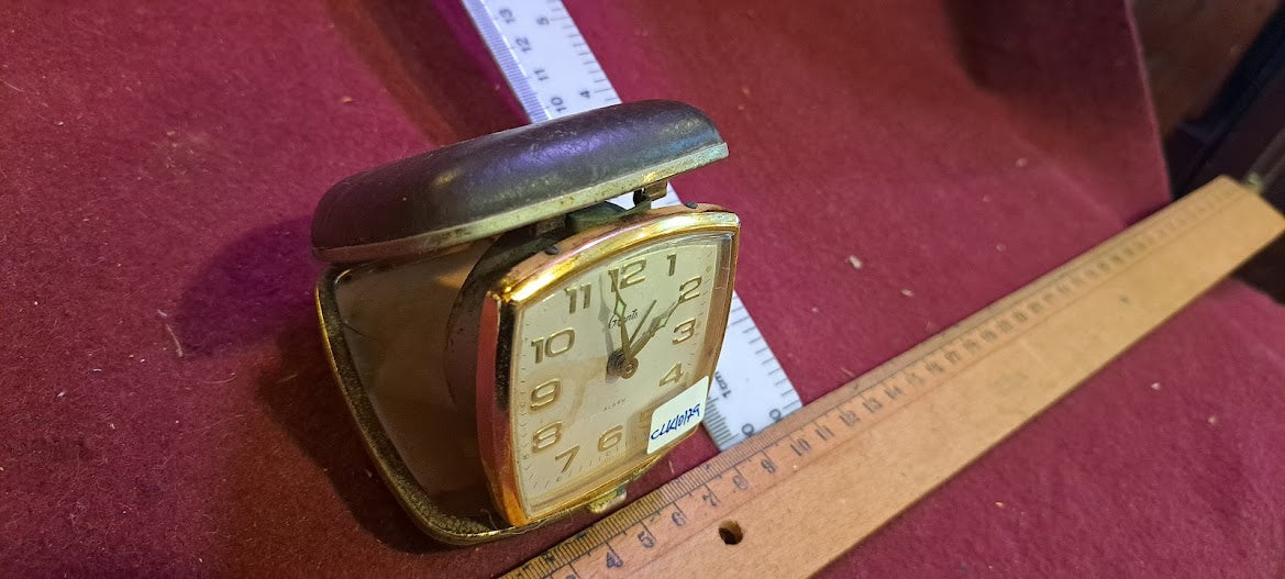 Vintage mechanical traveling clock [CLK10179]