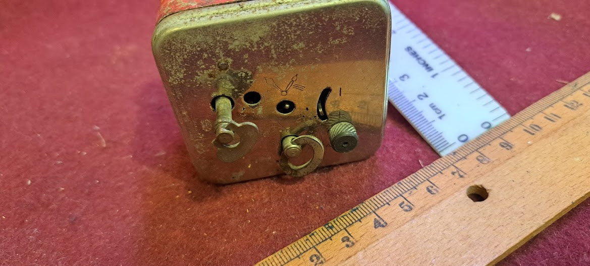 Old mechanical desk clock [CLK10176]
