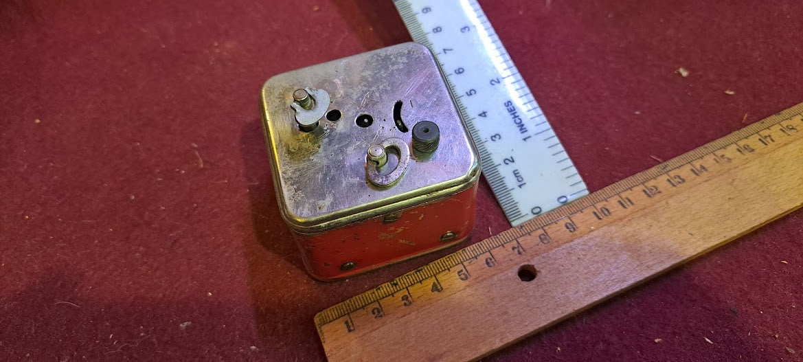 Old mechanical desk clock [CLK10176]