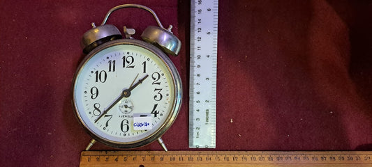 Old mechanical desk clock [CLK10180]
