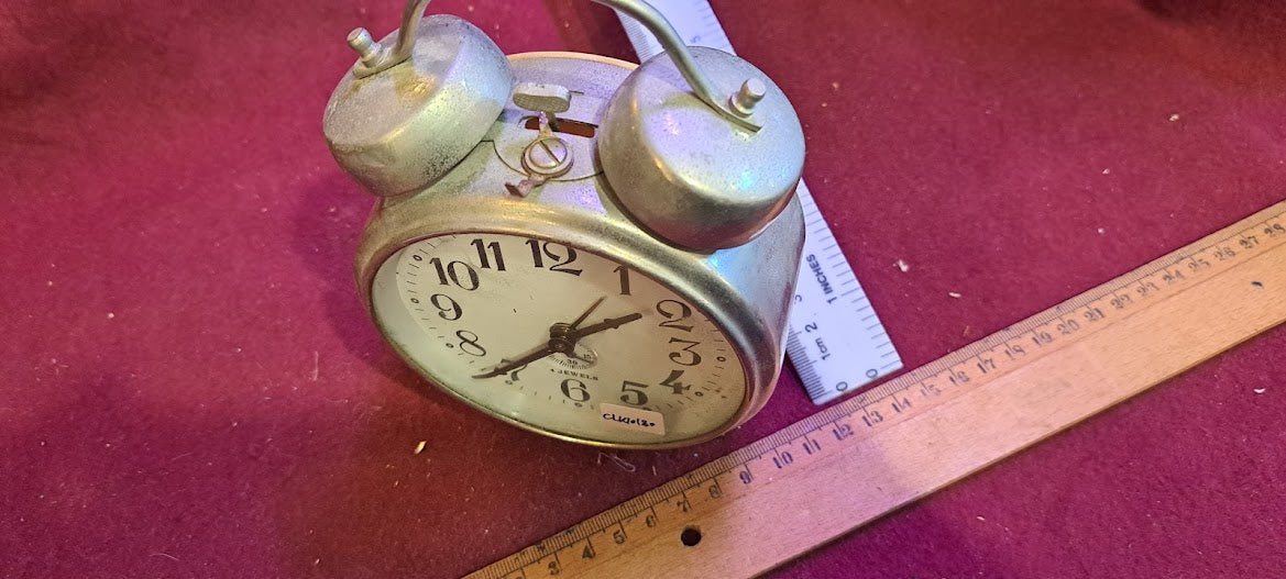 Old mechanical desk clock [CLK10180]