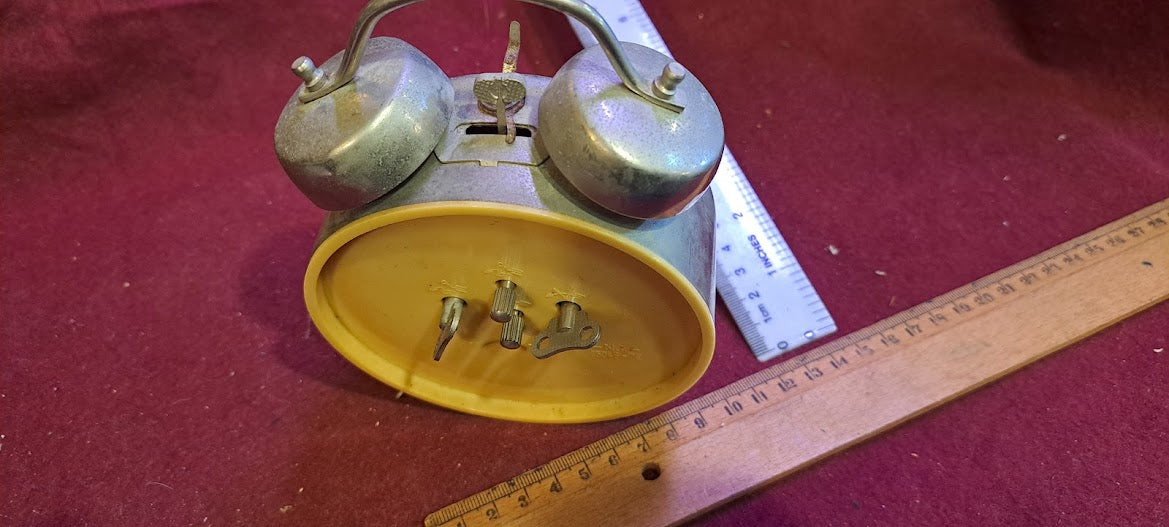 Old mechanical desk clock [CLK10180]