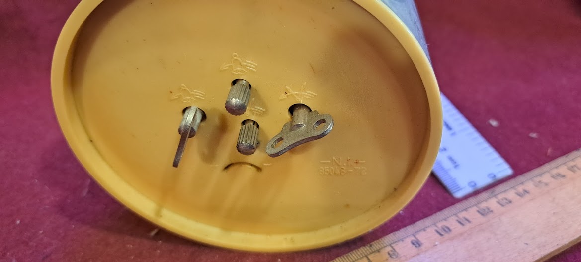 Old mechanical desk clock [CLK10180]