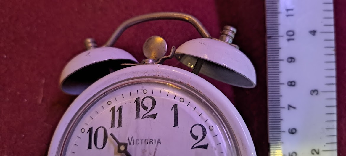 Old mechanical desk clock [CLK10183]