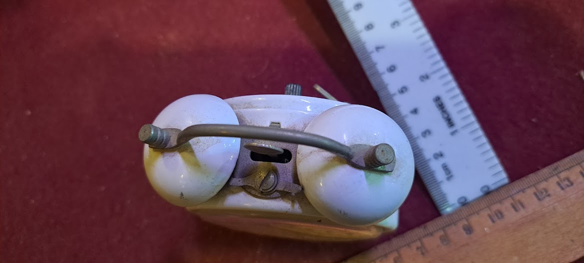 Old mechanical desk clock [CLK10183]