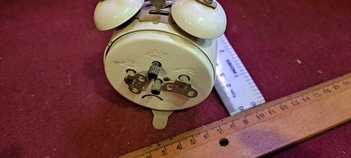 Old mechanical desk clock [CLK10183]