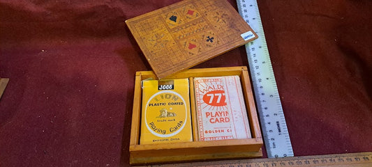Old 2x playing cards & wood box [GAM10270]