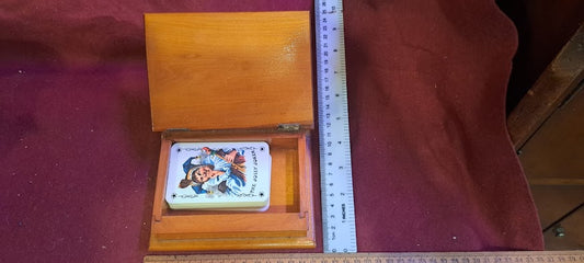 Old playing cards & wood box [GAM10271]