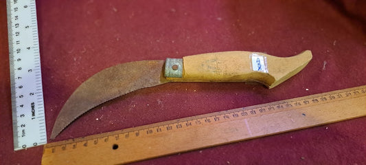 Old Small Folding Hand Saw [TOL10218]