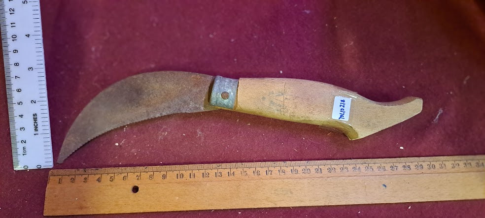Old Small Folding Hand Saw [TOL10218]