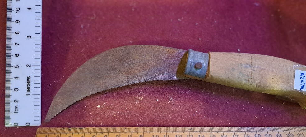 Old Small Folding Hand Saw [TOL10218]