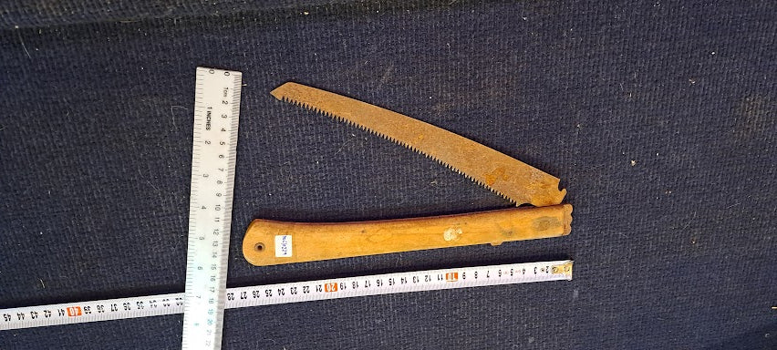 Vintage Folding Hand Saw [TOL10229]