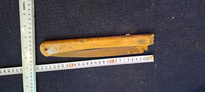 Vintage Folding Hand Saw [TOL10229]