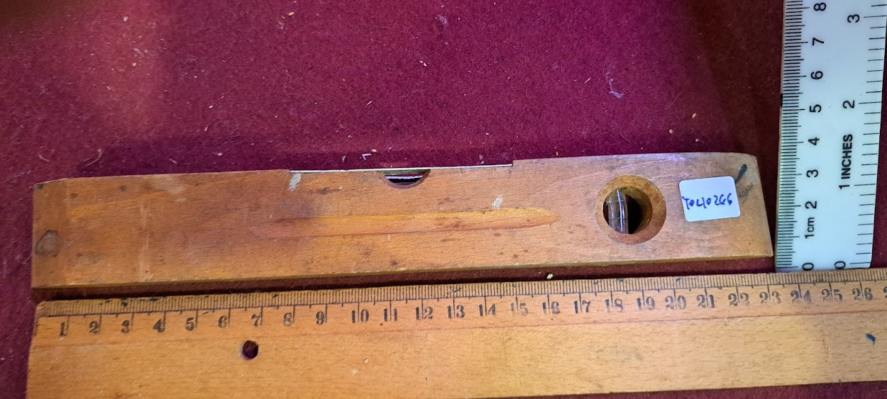 Vintage Wooden water level [TOL10266]