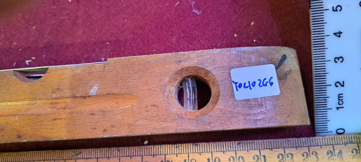 Vintage Wooden water level [TOL10266]