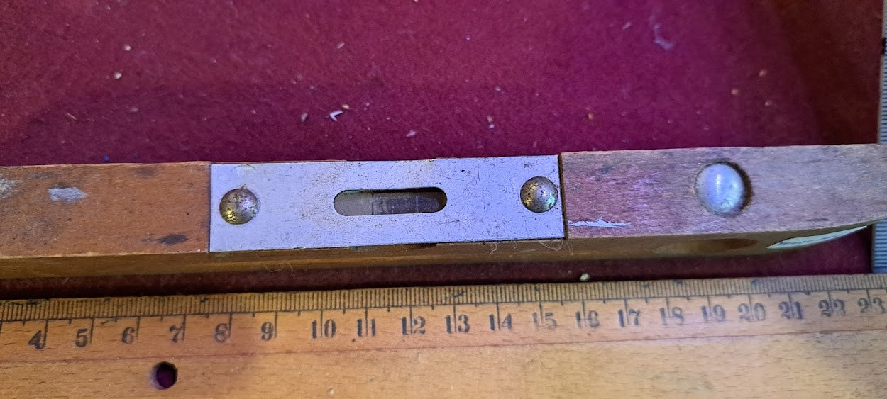 Vintage Wooden water level [TOL10266]