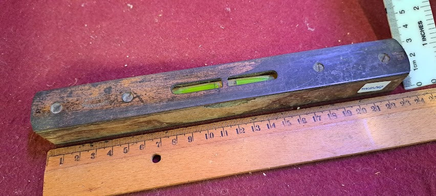 Vintage Wooden water level [TOL10267]