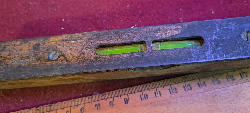 Vintage Wooden water level [TOL10267]