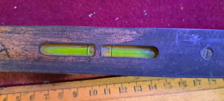 Vintage Wooden water level [TOL10267]