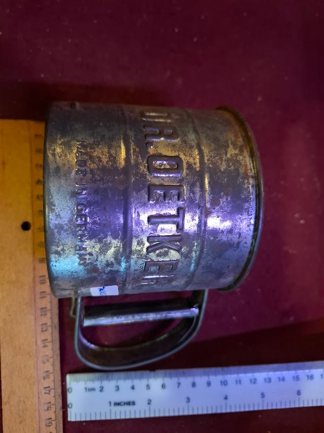 Vintage tin sifter [TOL10268]