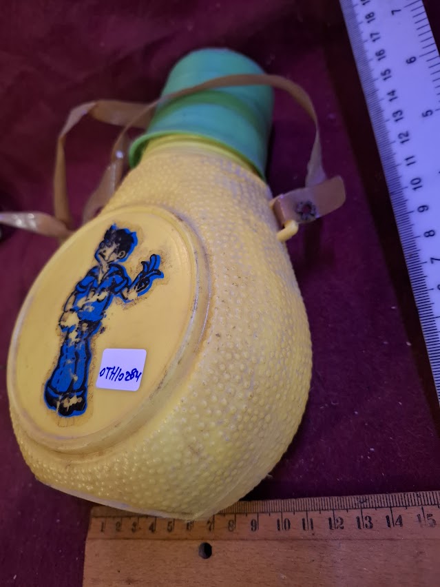 Old kid watter bottle [OTH10284]
