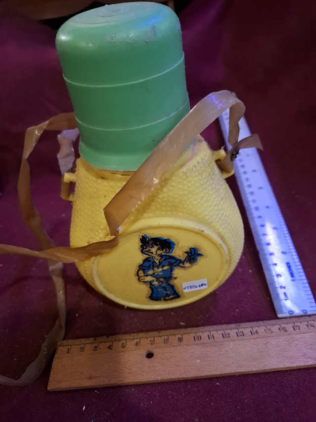 Old kid watter bottle [OTH10284]
