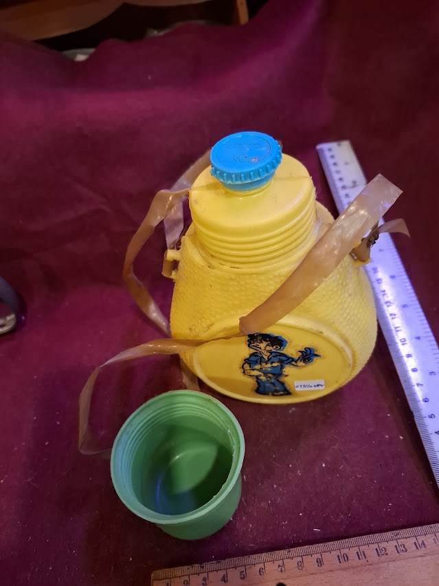 Old kid watter bottle [OTH10284]