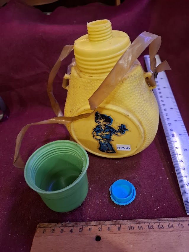 Old kid watter bottle [OTH10284]