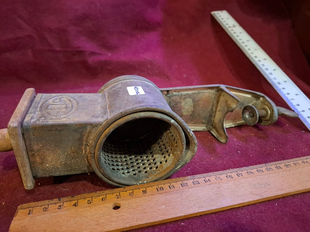 Vintage spice grinder [TOL10269]