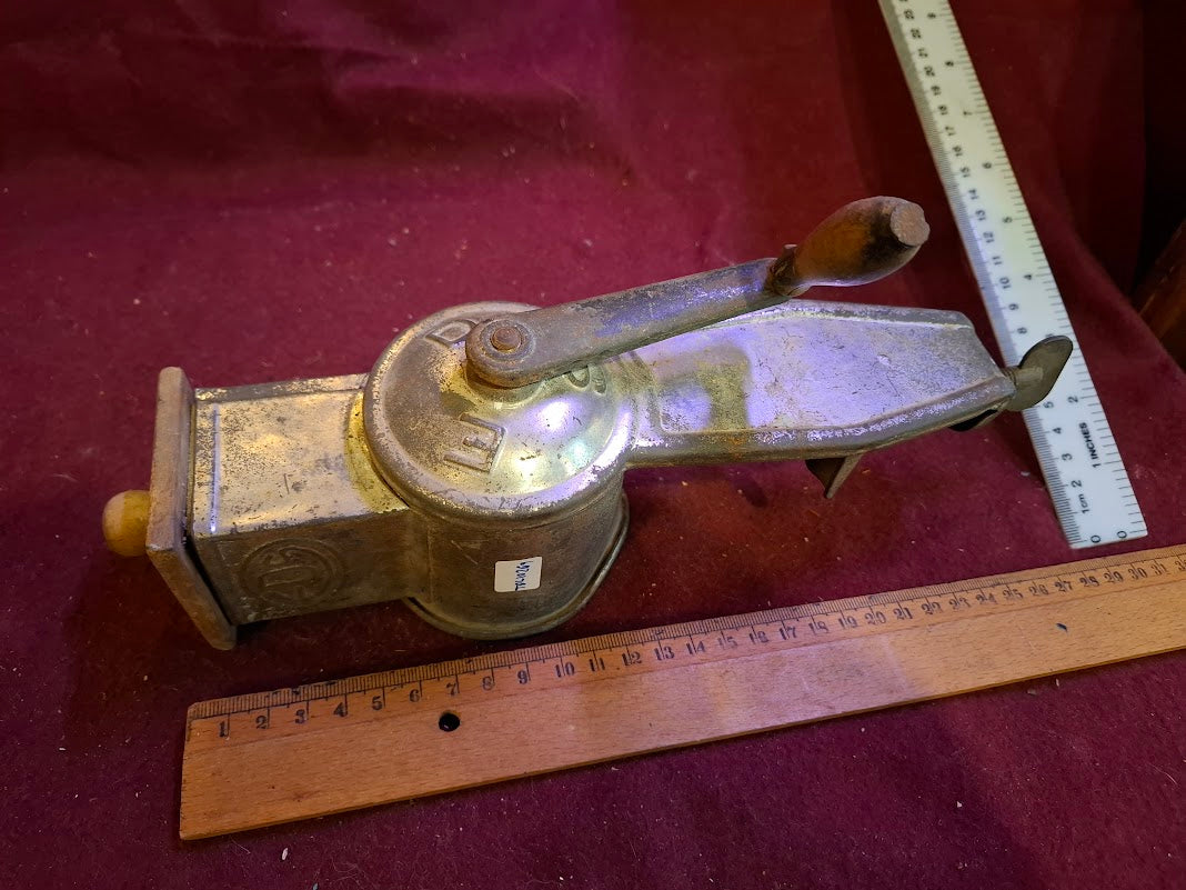 Vintage spice grinder [TOL10269]