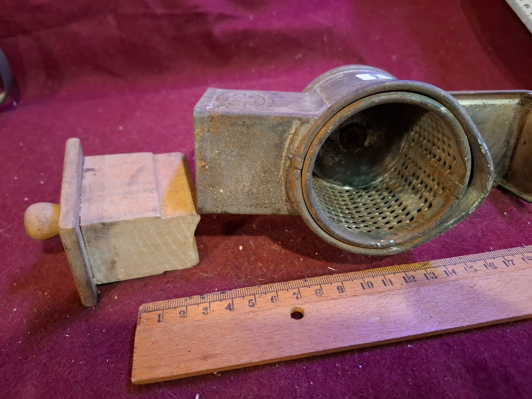 Vintage spice grinder [TOL10269]