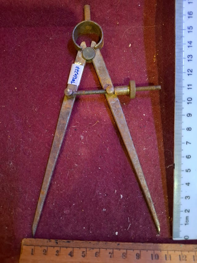 Vintage Metal Caliper [TOL10277]