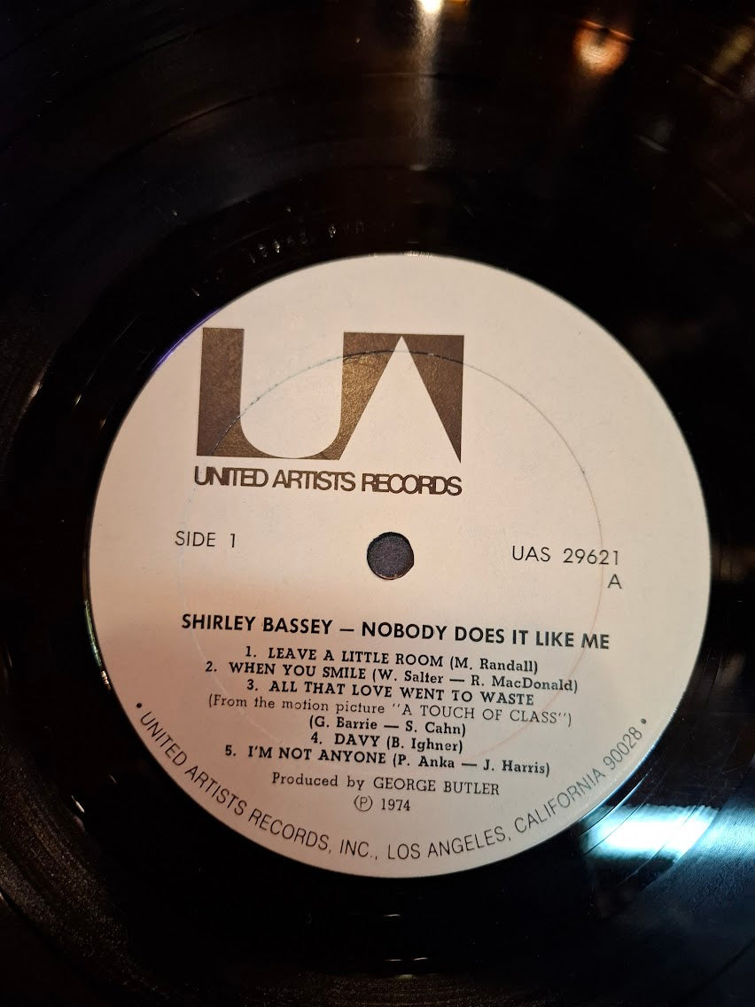 Shirley Bassey - Nobody does it like me, record [ENT10383]