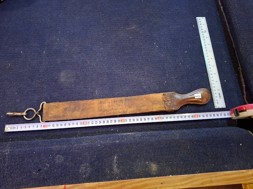 Vintage Knife sharpener made of processed leather [TOL10275]