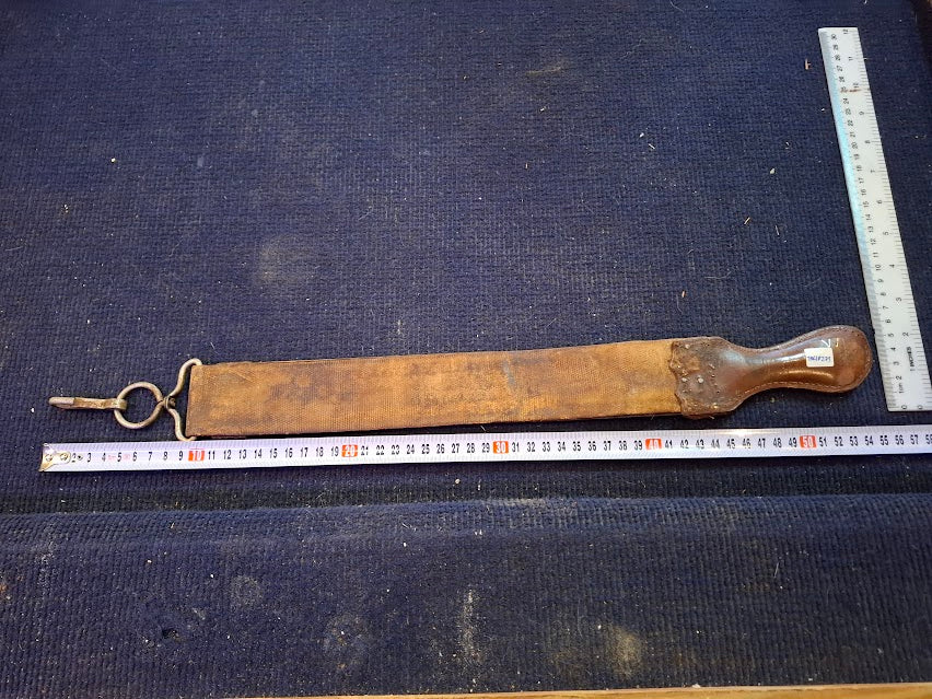 Vintage Knife sharpener made of processed leather [TOL10275]