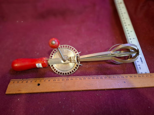 Vintage Kitchen Hand Mixer [TOL10287]