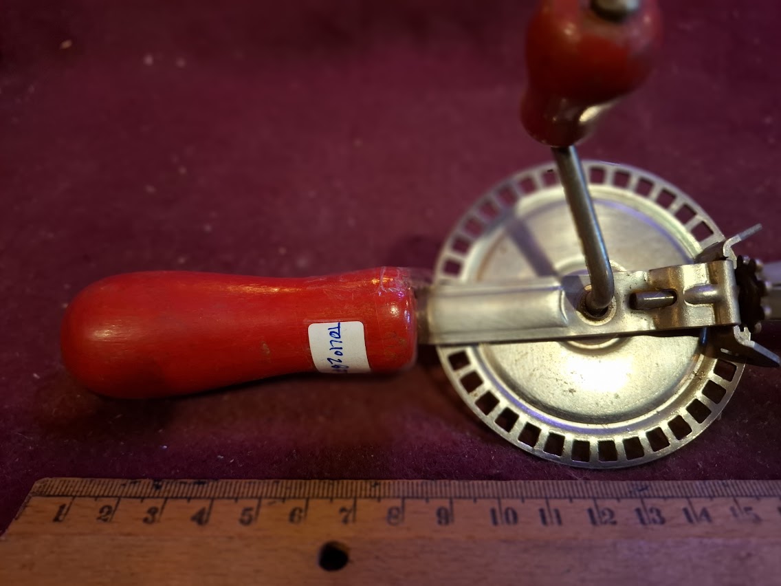 Vintage Kitchen Hand Mixer [TOL10287]