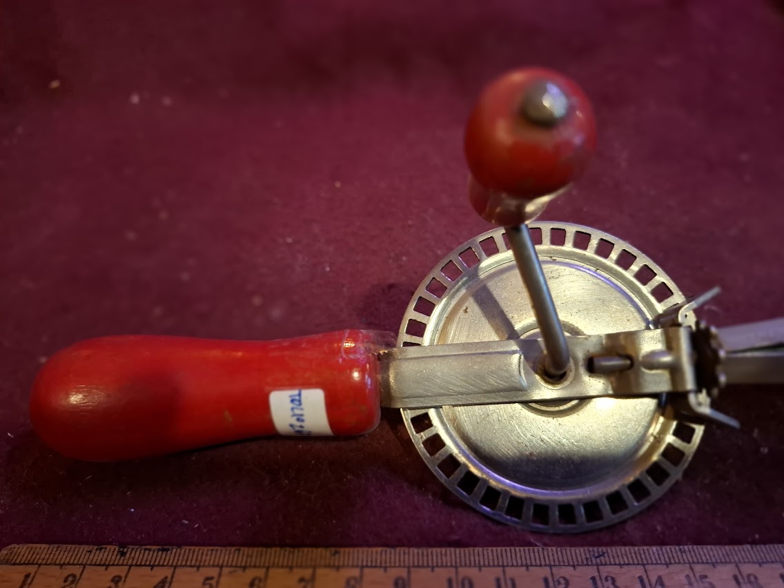 Vintage Kitchen Hand Mixer [TOL10287]