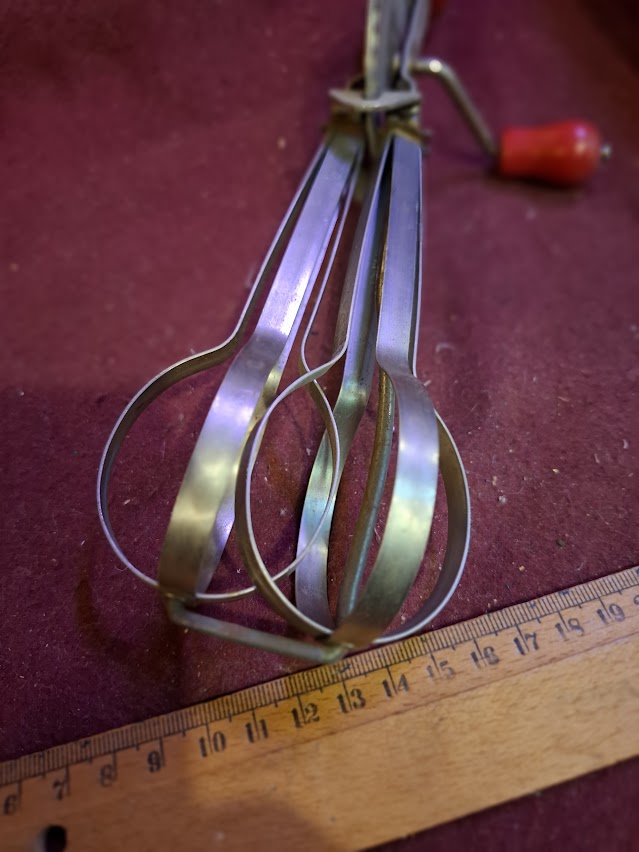 Vintage Kitchen Hand Mixer [TOL10287]