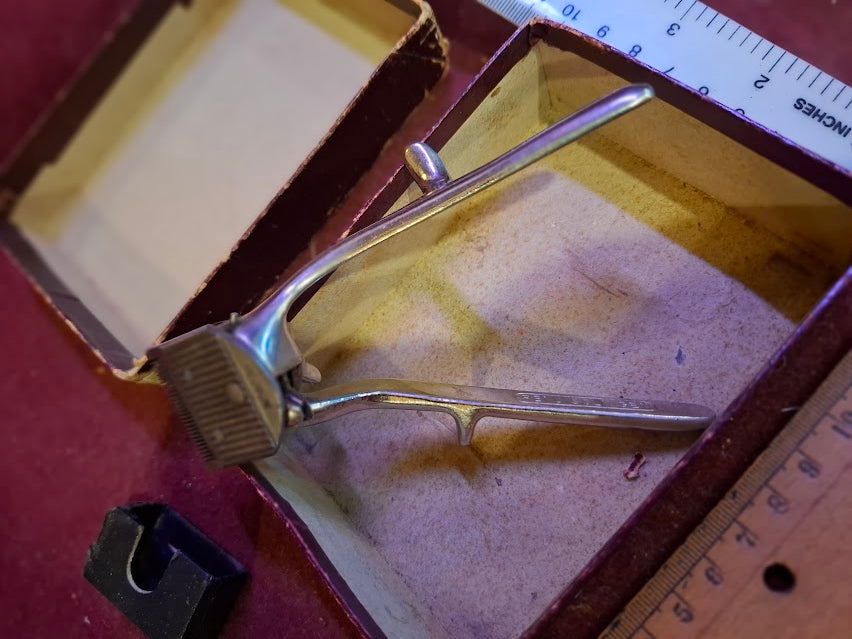 Vintage Manual hair clipper of a barber [TOL10282]