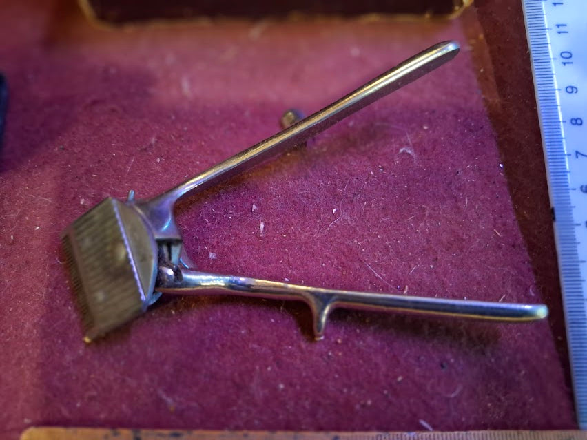 Vintage Manual hair clipper of a barber [TOL10282]